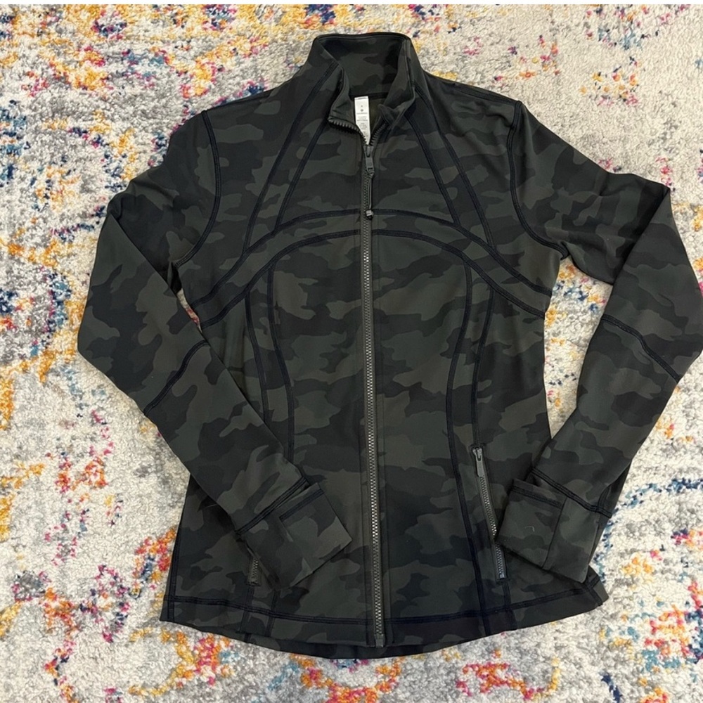 Black camo BBL define lululemon jacket, lightly used
